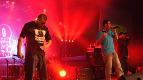 На ръба: Ъпсурт редят рими в „Арена Армеец“