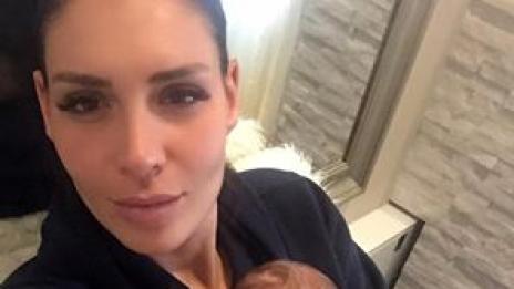 Бебокът на Черната Златка стана на два месеца