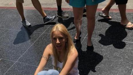 Емилия и Жорш Башур позираха на Алеята на славата в Холивуд