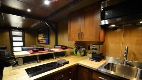 Параноя по американски 2: Луксозните частни бомбоубежища