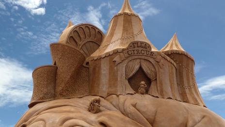 Пясъчни скулптури, разказващи истории