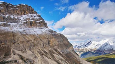 Есенна приказка около езерото Луис