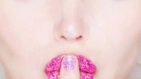 Тенденции 2017: Устни с брокат