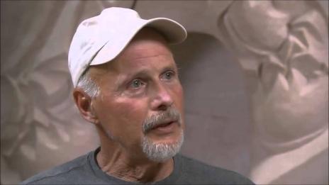 Мъжът, който сам изкопа 14 пещери