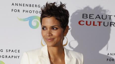 Пресни слухове сгодиха Хали Бери