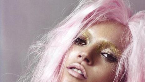 Розова прическа за розово настроение