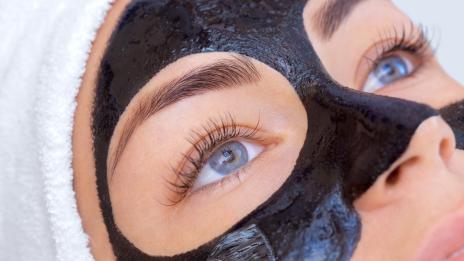 Как да премахнем черните точки с натурални средства?