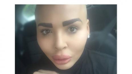 Двойници на Кардашян се хванаха за гушите