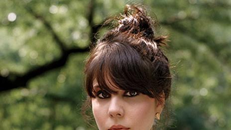 Натали Германота не одобрява всички дрехи на Гага