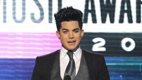 Адам Ламбърт и легендарните Queen заедно на сцената