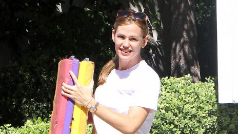 Дженифър Гарнър свали халката и най-накрая се усмихна