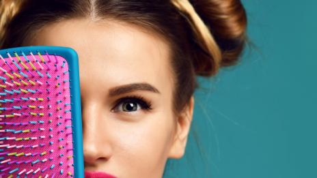 Четки за коса и гребени – как да ги почиствате?