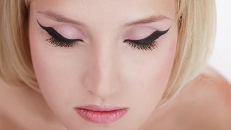 10 трика за перфектна течна очна линия