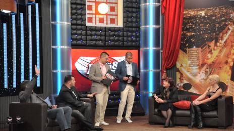 Журналисти нападат Елена Петрова