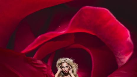 Кога жените обличат червено