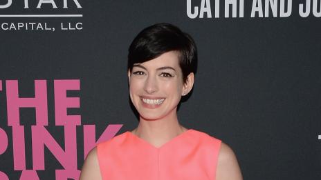 Ан Хатауей е бременна