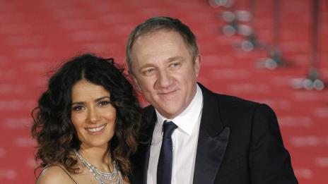 Мъжът на Салма Хайек даде пари за издръжката на незаконния си син