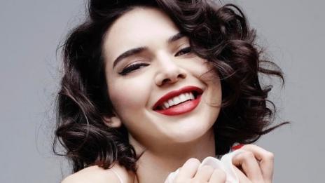 Кендъл Дженър върна лентата, вдъхнови се от Монро (ВИДЕО)