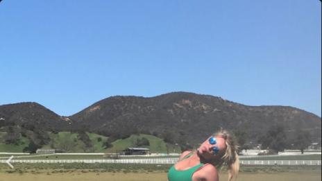 Бритни Спиърс в перфектна форма (ВИДЕО)