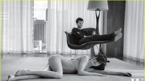 Джейми и Дакота се събличат за списание W