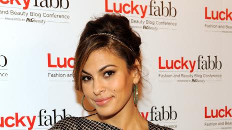 Ева Мендес подхрани спекулациите, че е бременна