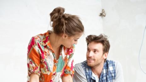 Как се променя мъжкият глас около жени