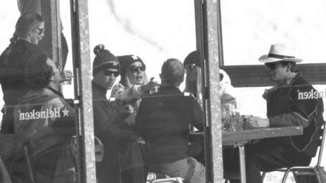 Принц Уилям се забавлява в Швейцария без Кейт