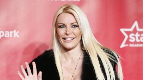 Хю Хефнър остави без пукнат долар младата си съпруга