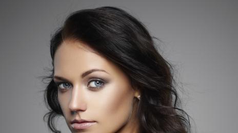 Гладки вълни в косите през лятото