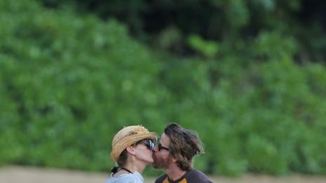 Джулия Робъртс се отдаде на романтика с мъжа си