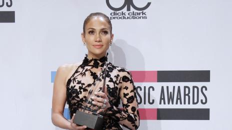 Гаджето на Лопес й струва 10 000 долара седмично