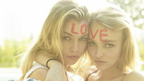 Американките масово се определят като бисексуални