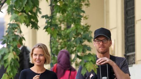 Лара Бингъл взе фамилията на Сам Уортингтън