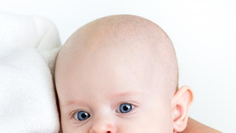 Бебетата трябва да пият различно адаптирано мляко?