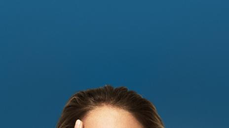 Даутцен Крус обсипана с бижута