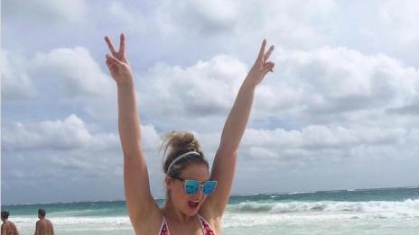 Plus-size моделът Искра Лоурънс по бански. Харесва ли ви?