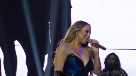 Марая Кери шокира с неподходящото си облекло