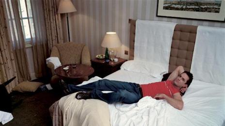 Рупърт Евърет реши: Отново ще живее с мама