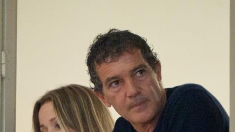 Бандерас води новата си приятелка по стъпките на Мелани