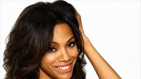 Зое Салдана демонстрира латино чар и сила