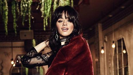 Празниците идват със секси Камила Кабело