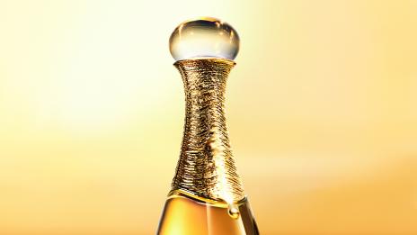 Историята продължава... с Dior J'Adore L'Or