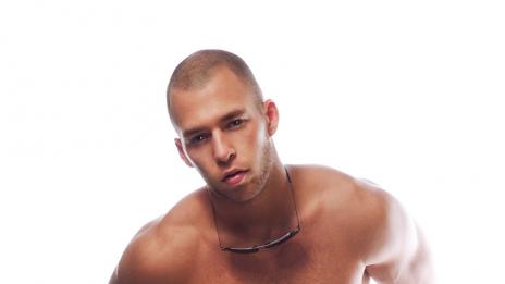 Секси разходка по мъжкото тяло