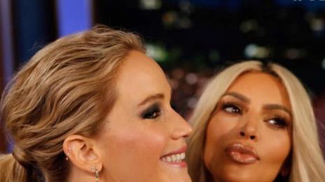 Ким облича голата и пияна Дженифър Лоурънс в рокли на майка ѝ