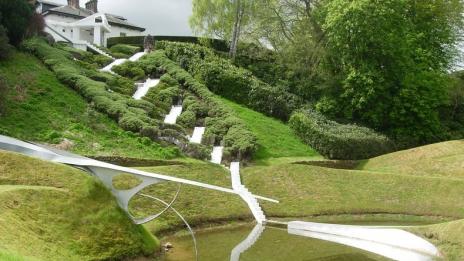 Математиката оживява в зелена шотландска градина