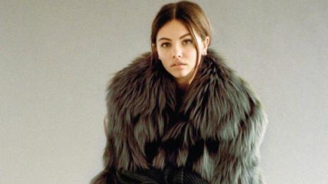 Нова епоха в модата: Край на естествения косъм и кожа