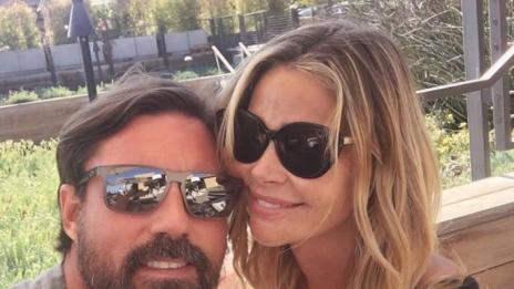 Бившата на Чичо Чарли – Денис Ричардс, се омъжи