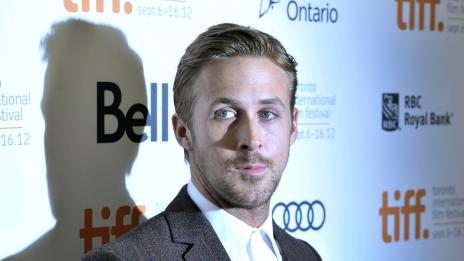 Гослинг се извини за липсата си в Кан