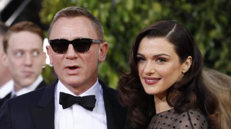 Даниел Крейг се държи като Джеймс Бонд и в реалния живот