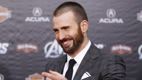 Крис Еванс се събра с Минка Кели